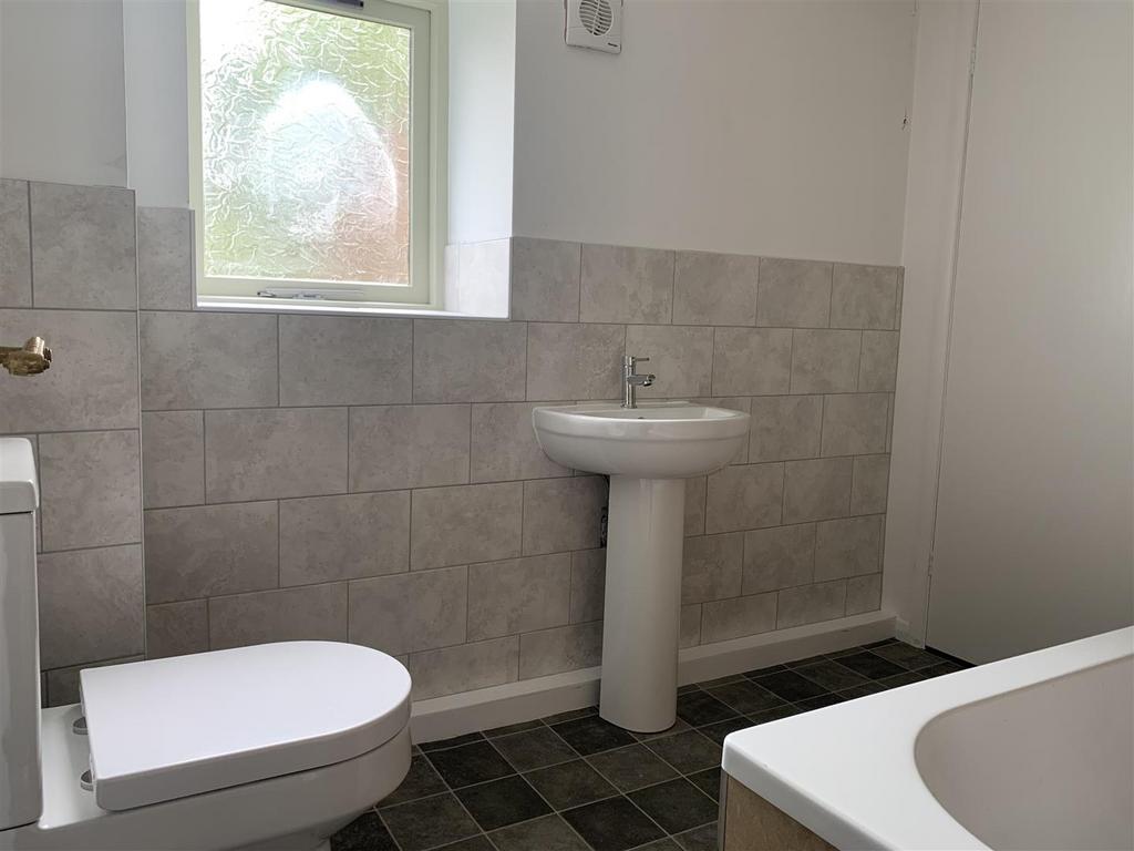 Stable Cottage Bathroom 1.3.jpeg