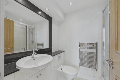 2 bedroom flat for sale, Brewhouse Lane, London
