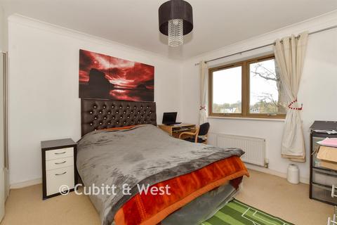 4 bedroom townhouse for sale, Delrogue Road, Crawley RH11