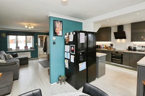 3 bedroom detached house for sale, Sparrow Court, Lee-On-The-Solent