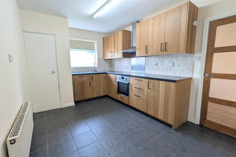 2 bedroom property to rent, Ouzelwell Lane, Dewsbury