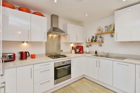 2 bedroom flat for sale, Barrosa Way, Whitehouse, Milton Keynes, Buckinghamshire, MK8