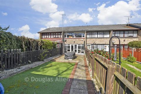 3 bedroom terraced house for sale, Wickhay, Basildon, Essex