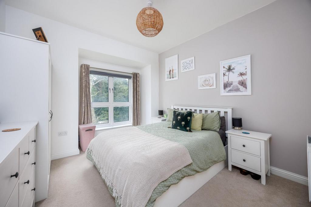 90 Bailey Place Crowborough TN61 FP Roots Property Ma