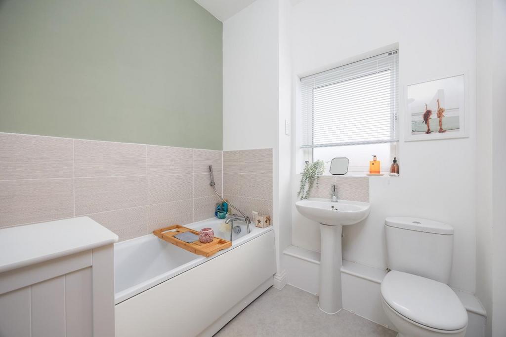 90 Bailey Place Crowborough TN61 FP Roots Property Ma