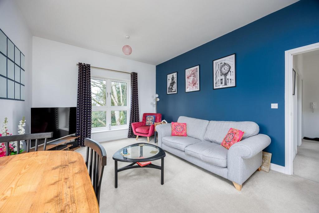 90 Bailey Place Crowborough TN61 FP Roots Property Ma