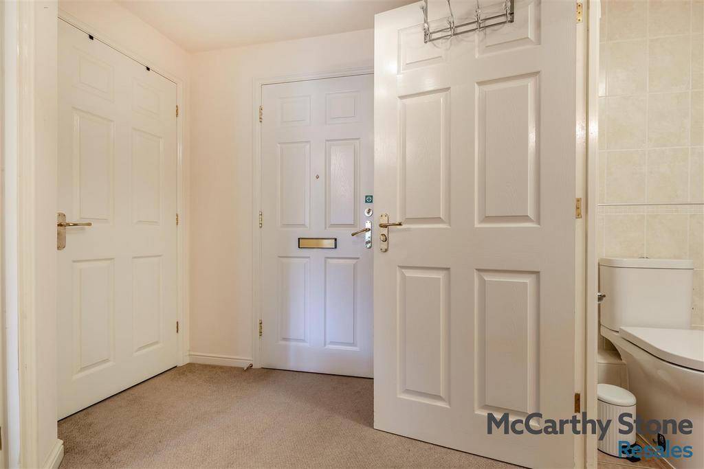 8681227-interior02.jpg