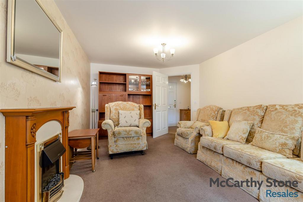 8681227-interior12.jpg