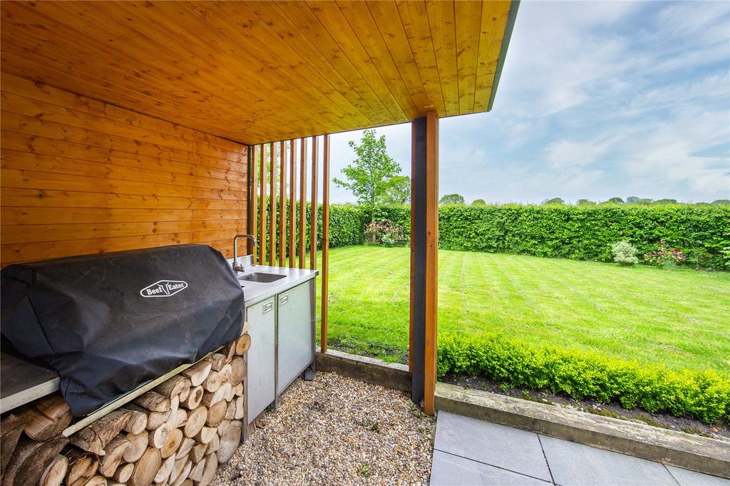 Outdoor Kitchen
