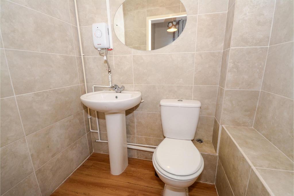 Cloakroom/wc