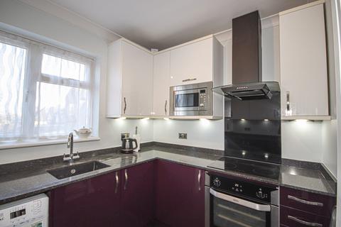 2 bedroom flat for sale, Hollybank Hill, ME10