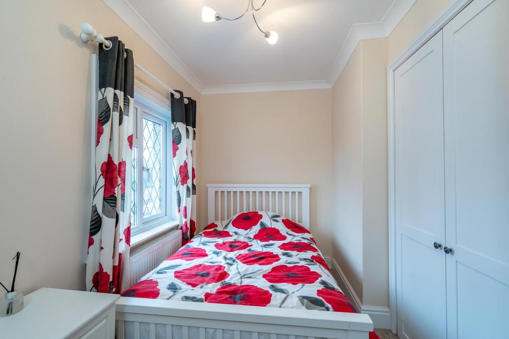 Bedroom 4.jpg