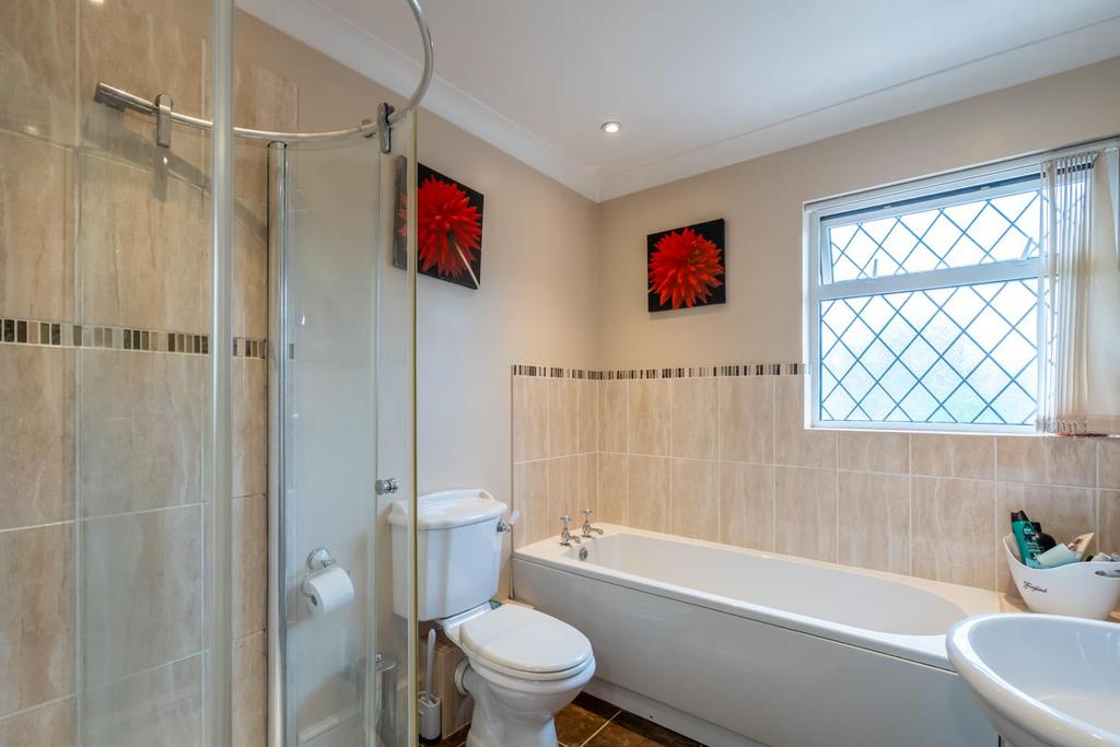 Family Bathroom.jpg