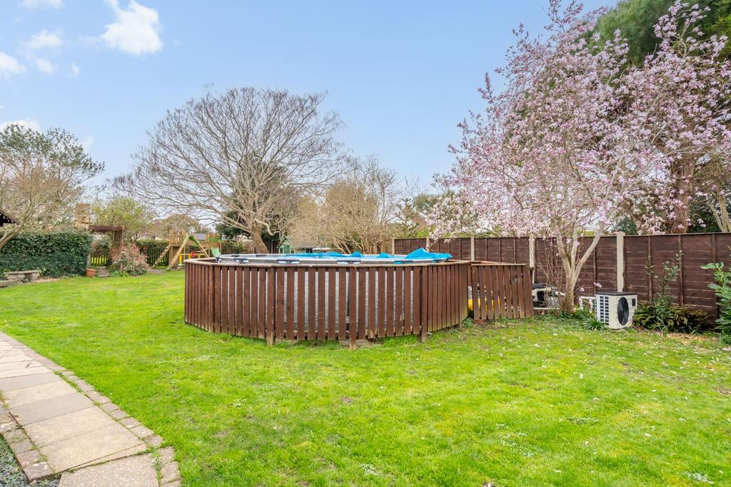 Rear Garden (2).jpg