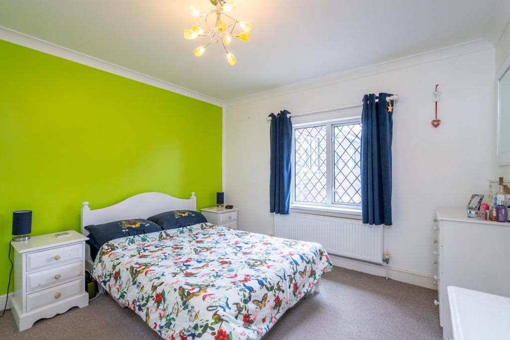 Bedroom 1.jpg