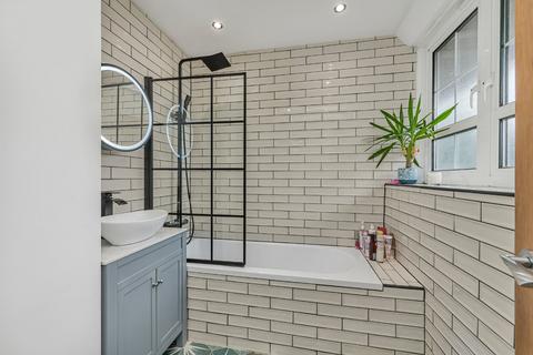3 bedroom flat for sale, Tilson Gardens, Brixton, London, SW2