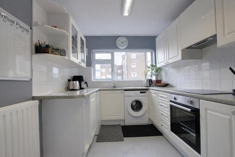 1 bedroom flat to rent, Maplin Close, London