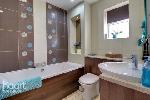 4 bedroom end of terrace house for sale, Hardie Road, Dagenham