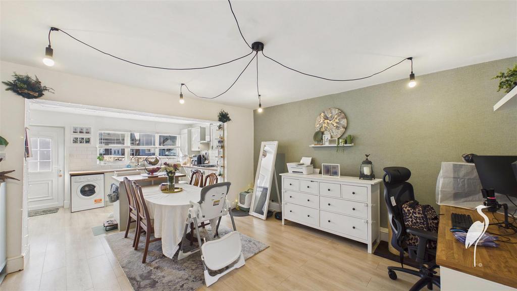 Open Plan Dining Room & Kitchen