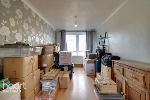 3 bedroom flat for sale, Stour Road, Dagenham