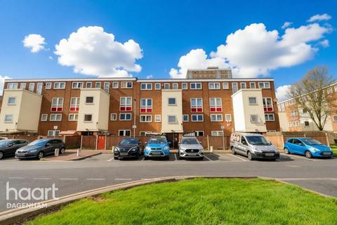 3 bedroom flat for sale, Stour Road, Dagenham