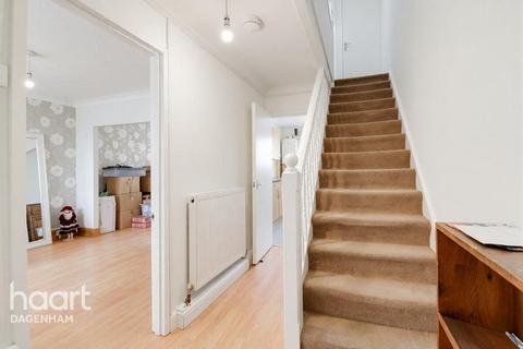 3 bedroom flat for sale, Stour Road, Dagenham