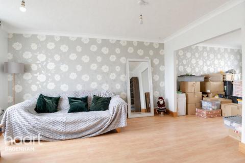 3 bedroom flat for sale, Stour Road, Dagenham