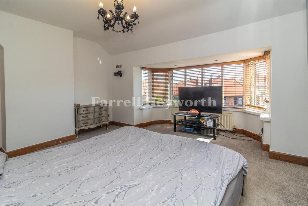 Bedroom 1 image 3