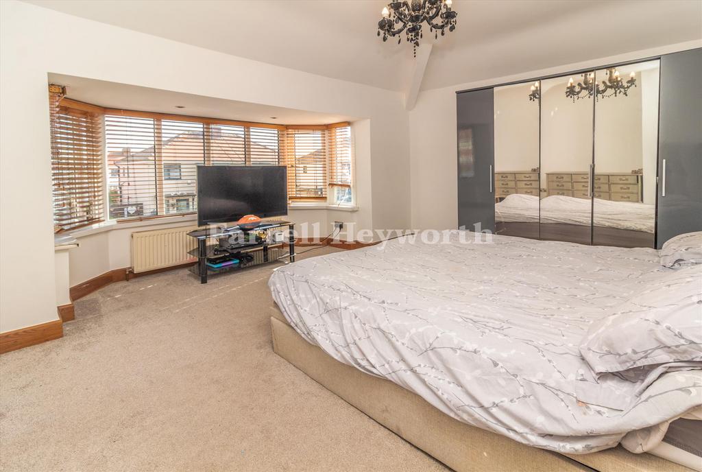 Bedroom 1 image 2