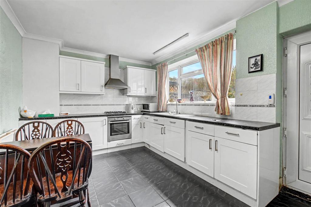 Kitchen 1.jpeg