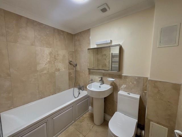 Family bathroom.jpg