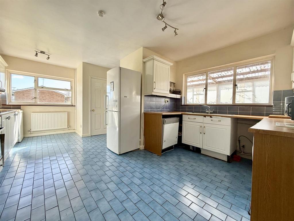 Kitchen1.jpg