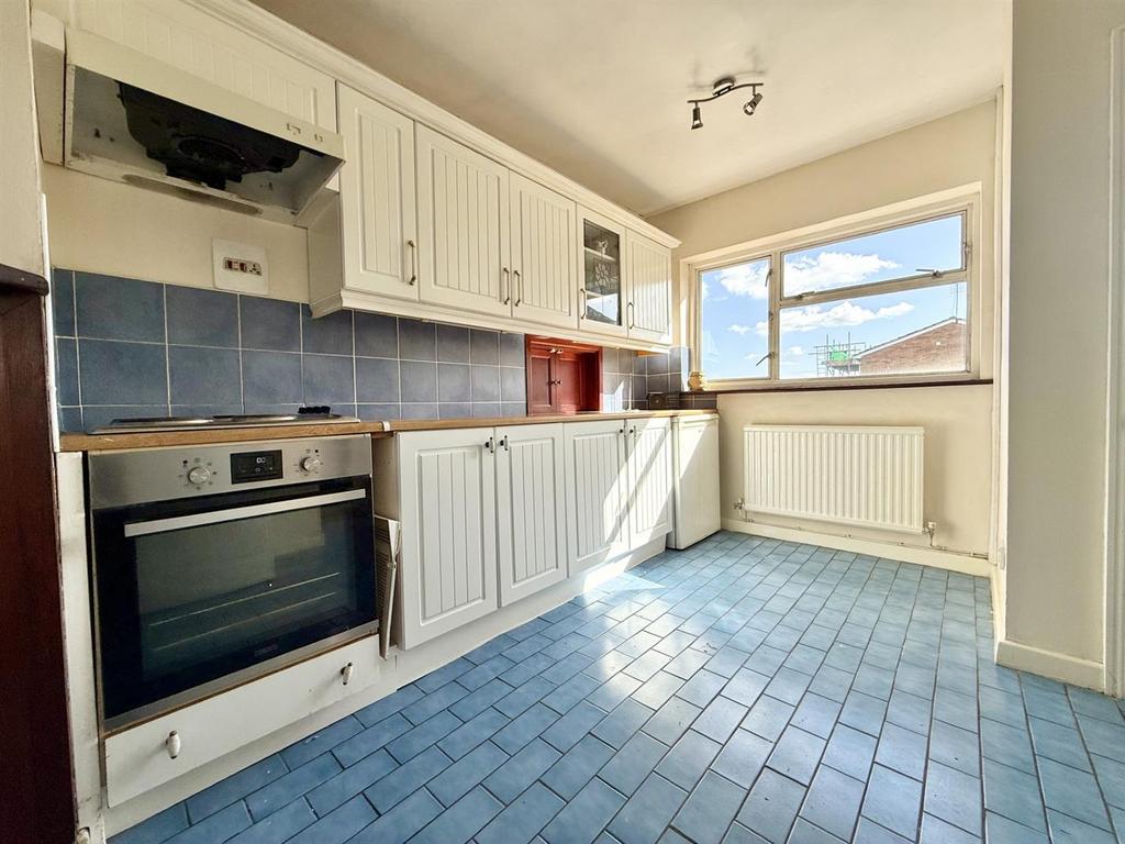 Kitchen2.jpg