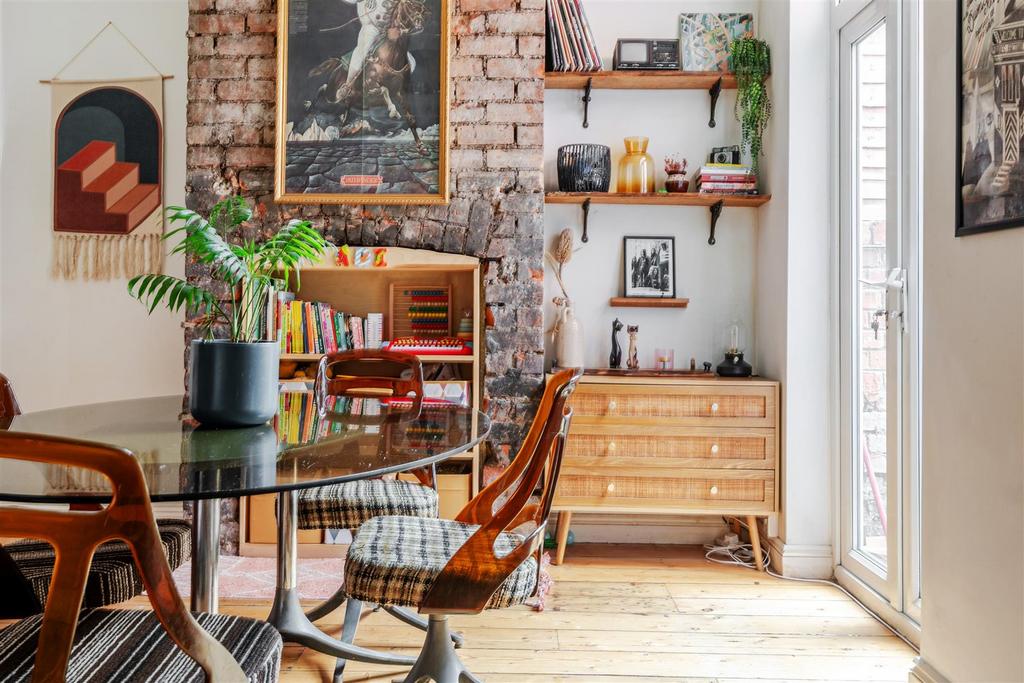 Kitchen / Dining Area