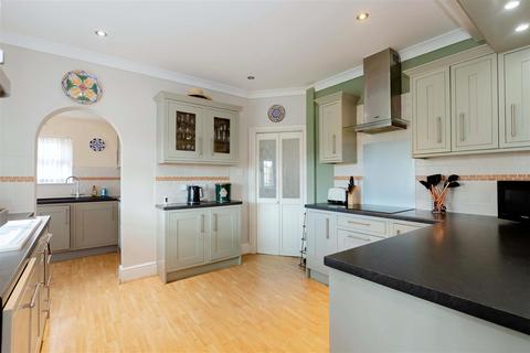 4 bedroom detached house for sale, Salvington Hill, Worthing