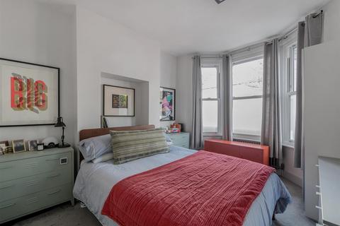 2 bedroom flat for sale, Oak Grove, London NW2