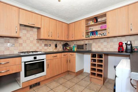3 bedroom end of terrace house for sale, Kennet Gardens, Peterborough
