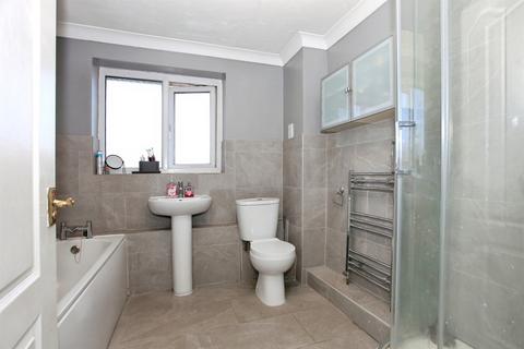3 bedroom end of terrace house for sale, Kennet Gardens, Peterborough