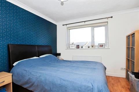 3 bedroom end of terrace house for sale, Kennet Gardens, Peterborough