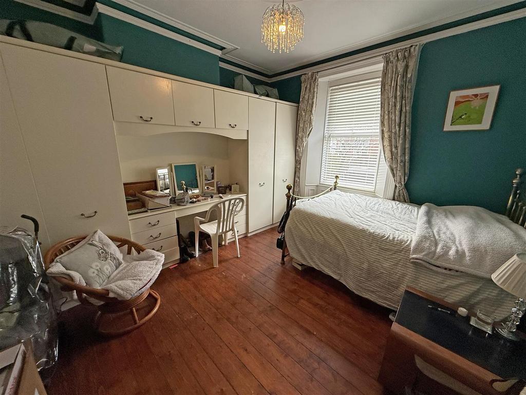 Bedroom 1.jpg