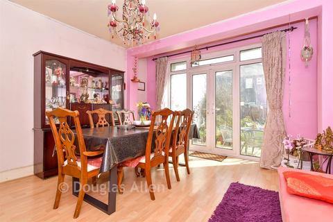 4 bedroom terraced house for sale, Ashurst Drive, Ilford IG2