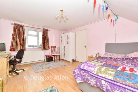 4 bedroom terraced house for sale, Ashurst Drive, Ilford IG2