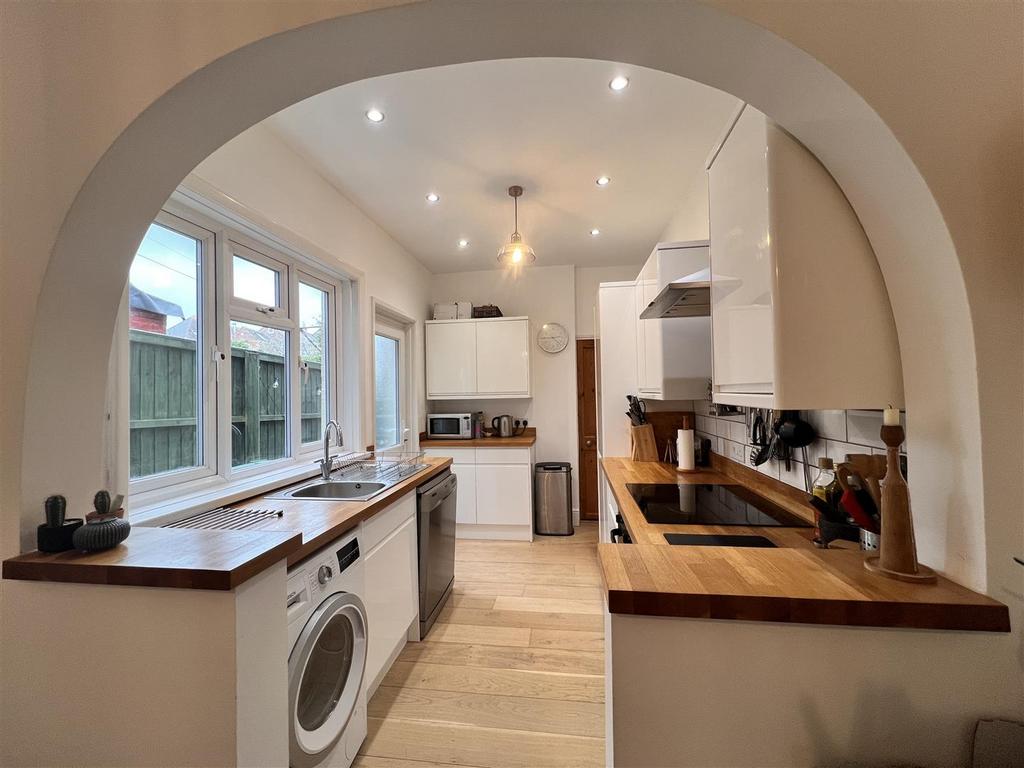 Kitchen:
