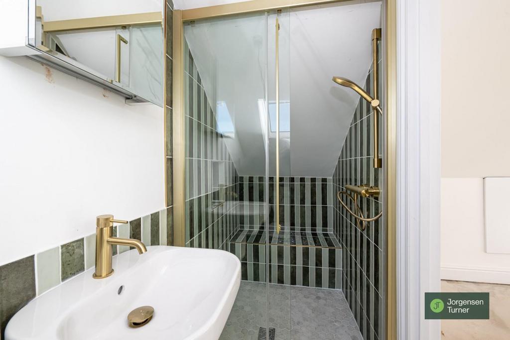 Loft en-suite
