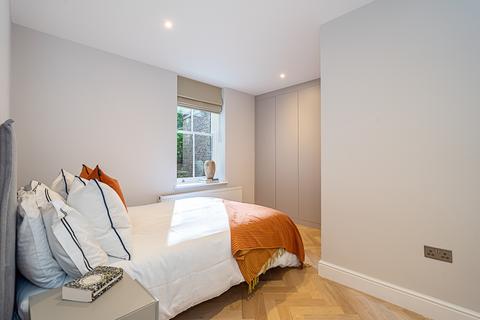 undefined, Hamlet Gardens Kings Street London W6 0SP