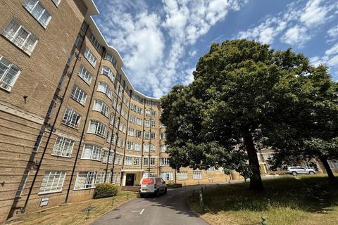 Studio to rent, Furze Croft, Furze Hill, Hove, BN3 1PD.