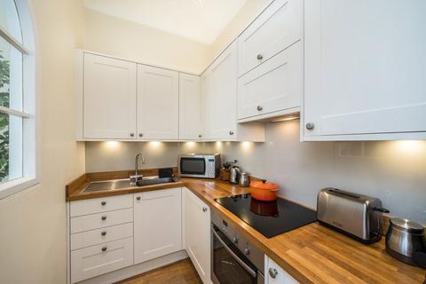 2 bedroom flat for sale, Veronica Road, London SW17