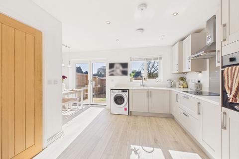 3 bedroom end of terrace house for sale, Cranswick, Whickham Highway, NE11