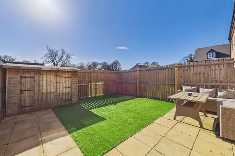 3 bedroom end of terrace house for sale, Cranswick, Whickham Highway, NE11