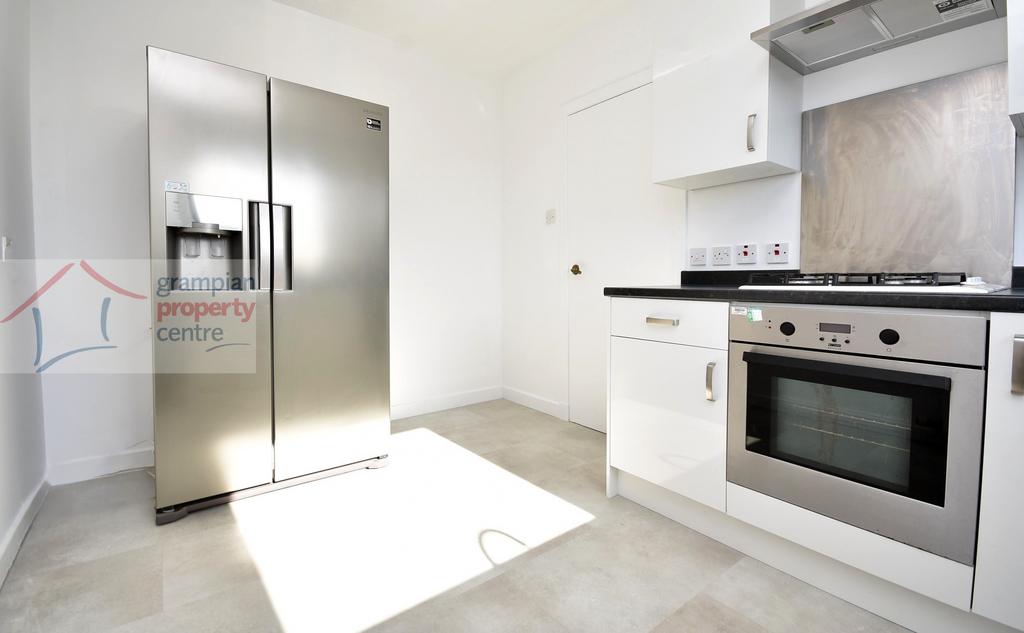 Kitchen 2.JPG
